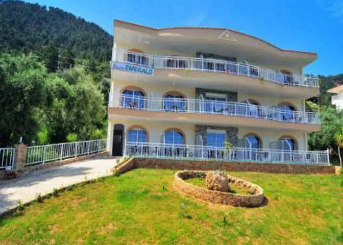 Emerald 克里斯阿穆迪亚