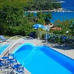 Emerald Aparthotel 2*