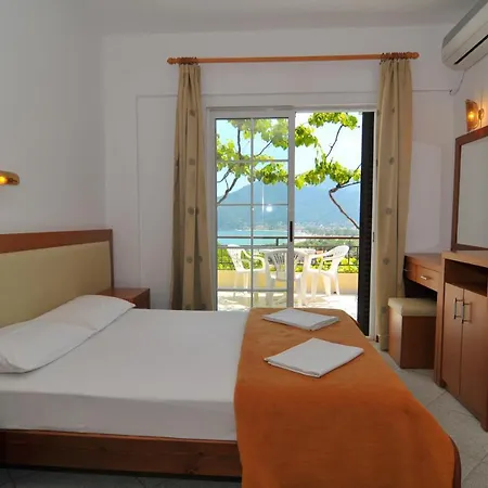 Emerald 2* Chrisi Ammoudia