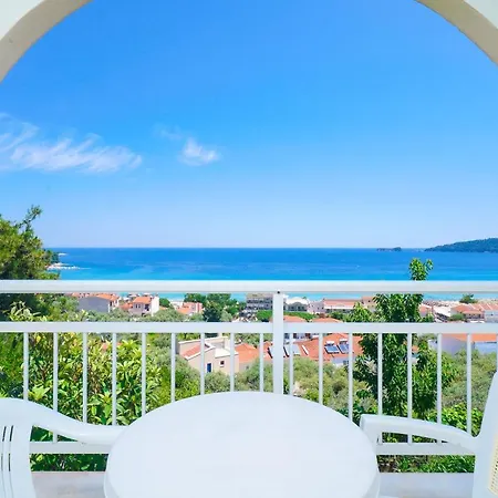 Emerald מלון דירות 2*