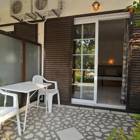 Emerald Aparthotel 2*