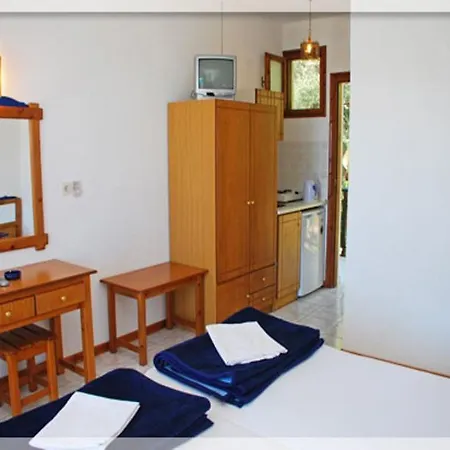 Emerald Apartahotel Chrysi Ammoudia
