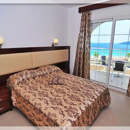 מלון דירות Emerald כריסי אמודיה