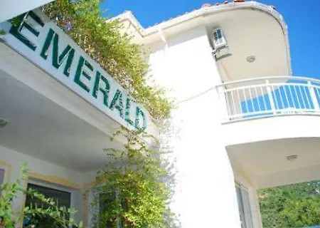 Emerald Aparthotel Chrisi Ammoudia