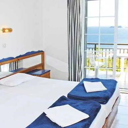 מלון דירות Emerald 2*