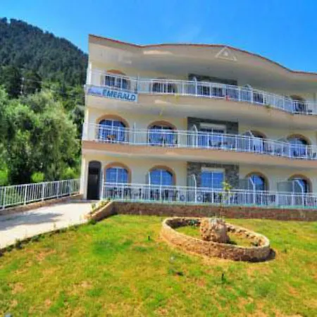 Emerald כריסי אמודיה