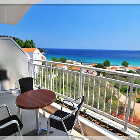 Emerald 2* Chrisi Ammoudia