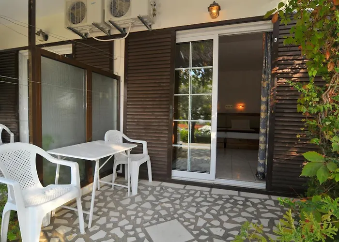 Emerald Apartahotel 2*